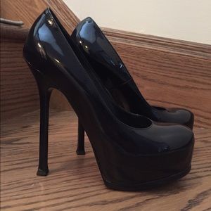 Yves Saint Laurent Navy Blue Patent Platform pumps